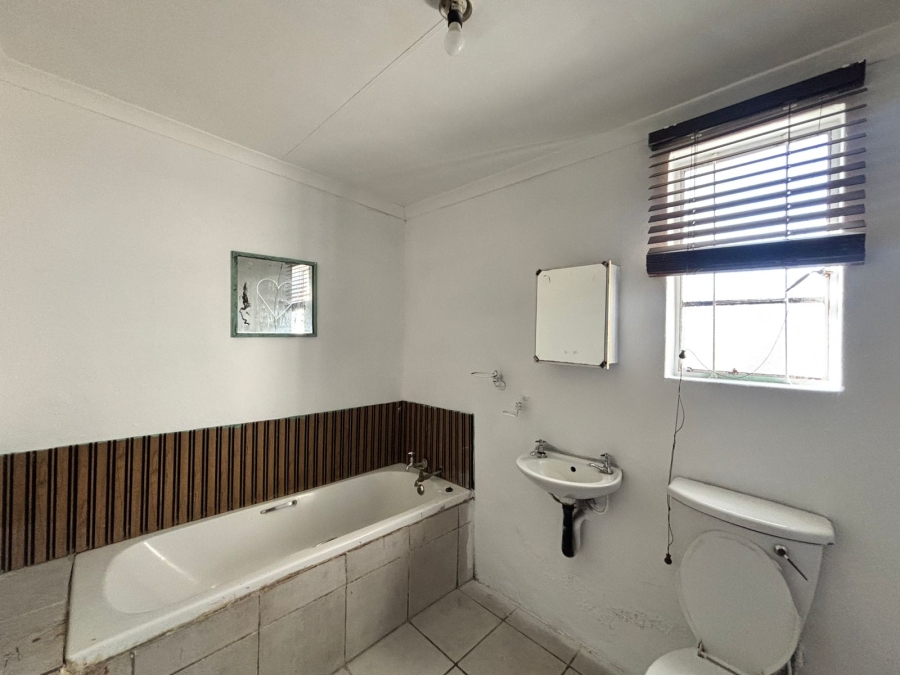 6 Bedroom Property for Sale in Songloed North West